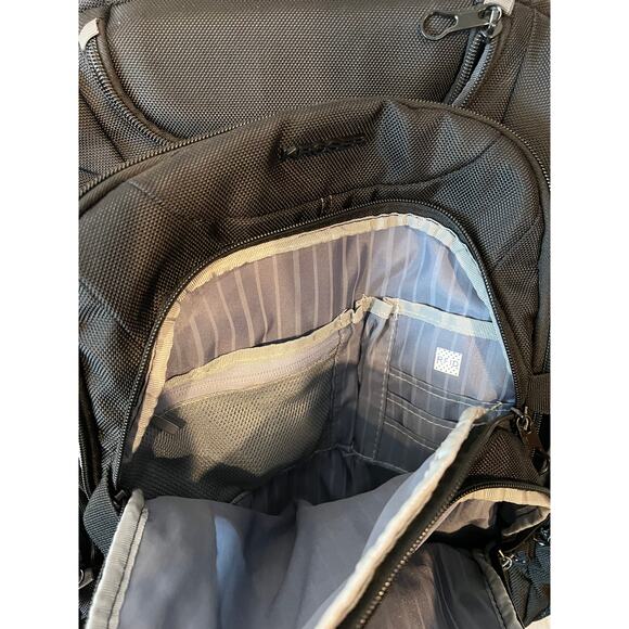 Kroser Computer and Charge Backpack - Picture 5 of 8